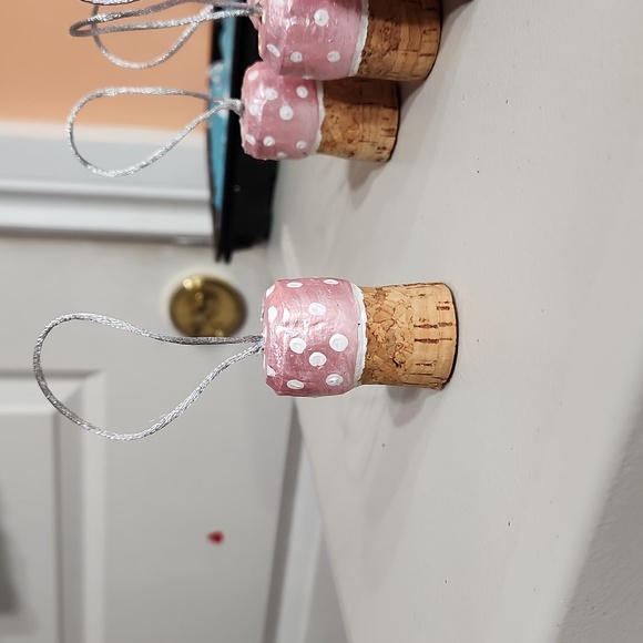 Hand Crafted Metallic Pink Champagne Cork Toadstools  Ornaments 10pk - Picture 4 of 4